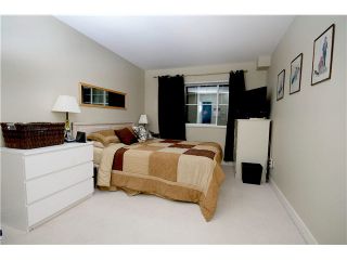 Photo 8: 404 3260 ST JOHNS Street in Port Moody: Port Moody Centre Condo for sale in "THE SQUARE" : MLS®# V1086742