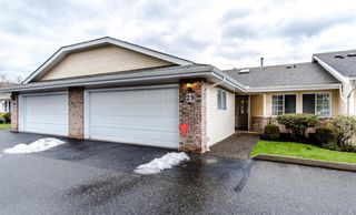 Photo 1: 29 5051 203 Street in Langley: Langley City Townhouse for sale in "MEADOWBROOK ESTATES" : MLS®# R2432153