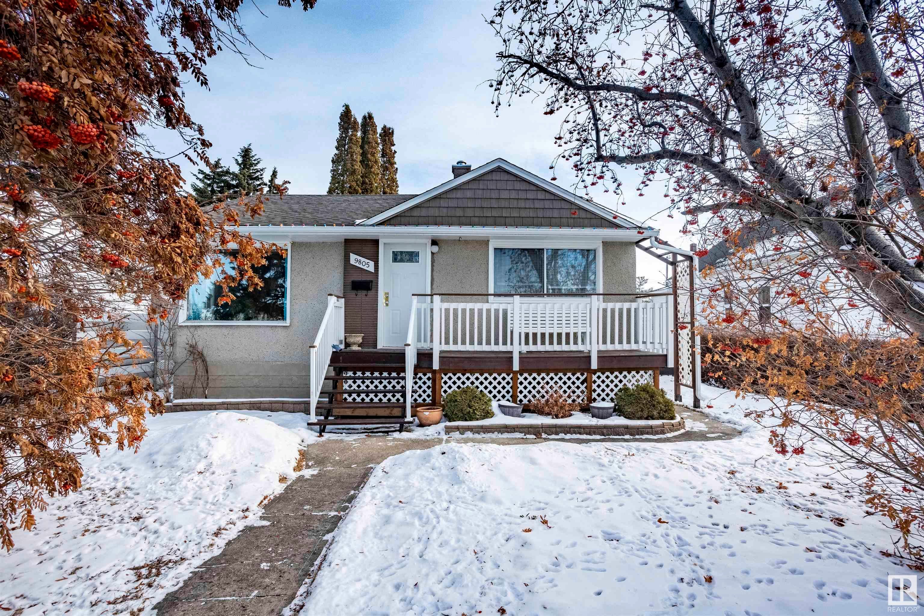 Main Photo: 9805 157 Street in Edmonton: Zone 22 House for sale : MLS®# E4328435