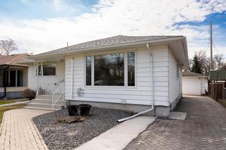 Photo 3: 945 Kildonan Drive in Winnipeg: Fraser's Grove Residential for sale (3C)  : MLS®# 202312695