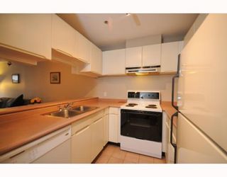 Photo 3: 104 863 W 16TH Avenue in Vancouver: Fairview VW Condo for sale in "BERKERLY COURT" (Vancouver West)  : MLS®# V756449