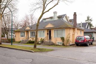 Photo 2: 1907 KITCHENER Street in Vancouver: Grandview VE House for sale in "COMMERCIAL DRIVE" (Vancouver East)  : MLS®# R2248236