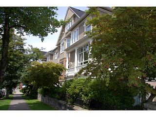 Photo 1: 403 2588 ALDER Street in Vancouver: Fairview VW Condo for sale in "BOLLERT PLACE" (Vancouver West)  : MLS®# V1104076