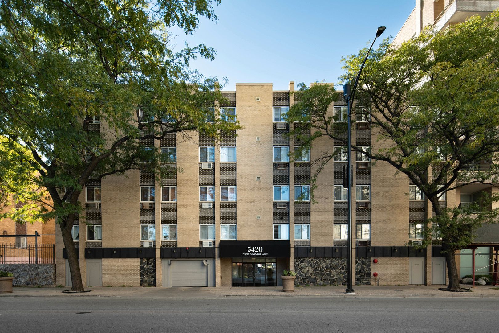 Main Photo: 5420 N Sheridan Road Unit 303 in Chicago: CHI - Edgewater Residential for sale ()  : MLS®# 11645862