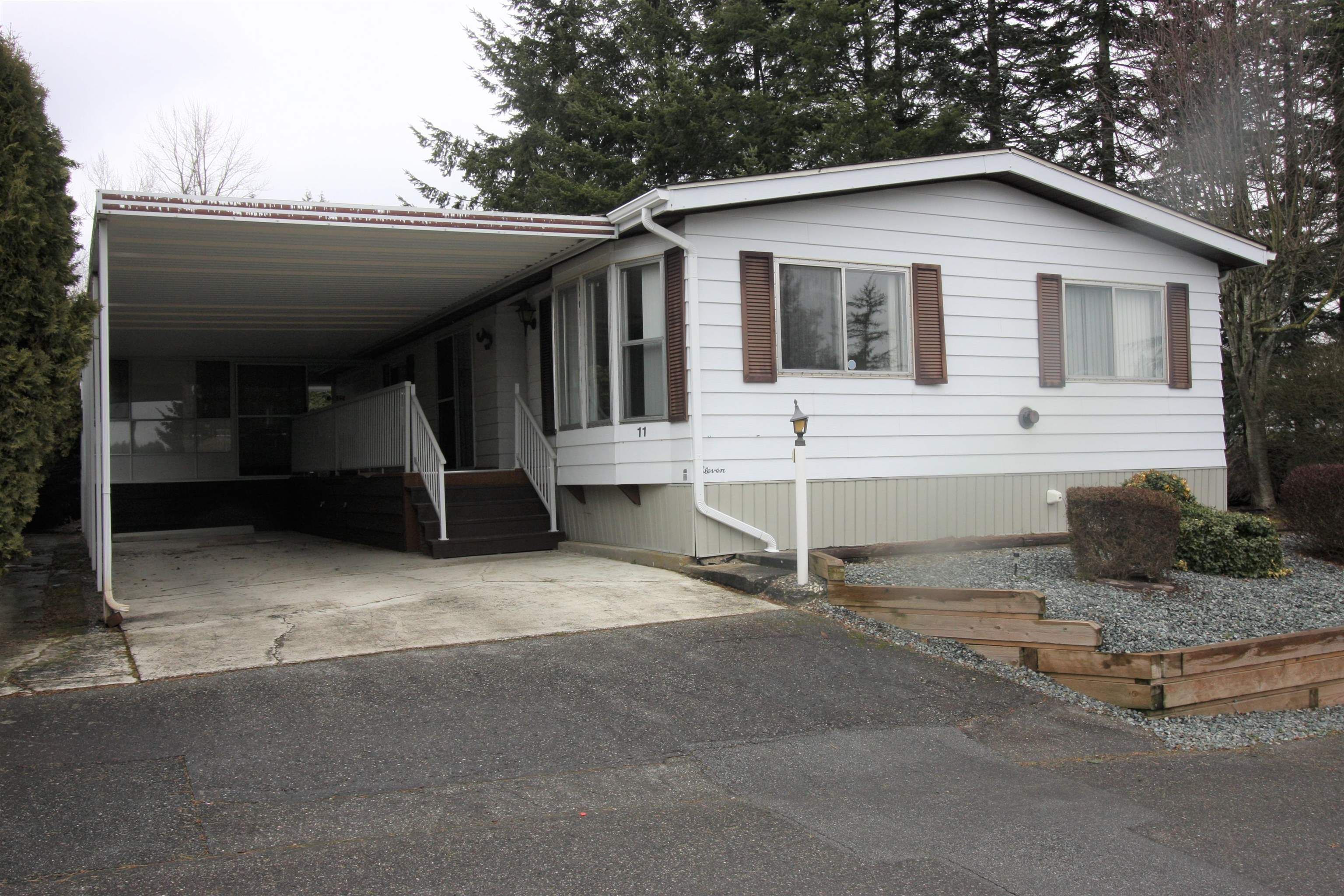 Main Photo: 11 27111 0 Avenue in Langley: Aldergrove Langley Manufactured Home for sale in "PIONEER PARK" : MLS®# R2664348