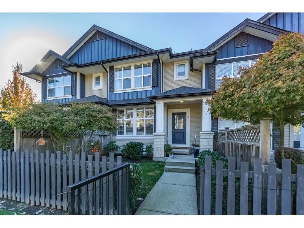 Main Photo: 2 18199 70 Avenue in Surrey: Cloverdale BC Townhouse for sale in "AUGUSTA" (Cloverdale)  : MLS®# R2216334