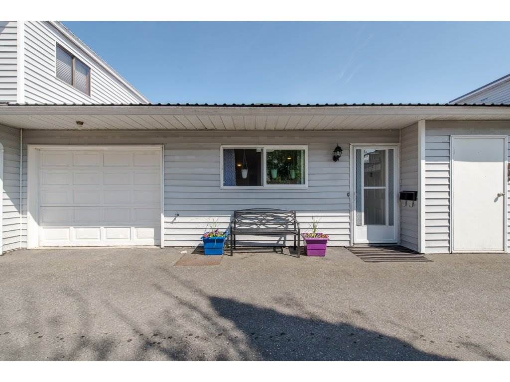 Main Photo: 2 45384 HODGINS Avenue in Chilliwack: Chilliwack W Young-Well Townhouse for sale : MLS®# R2263518