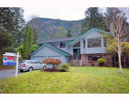 Main Photo: 40003 PLATEAU Drive in Squamish: Valleycliffe House for sale in "Plateau" : MLS®# V769621