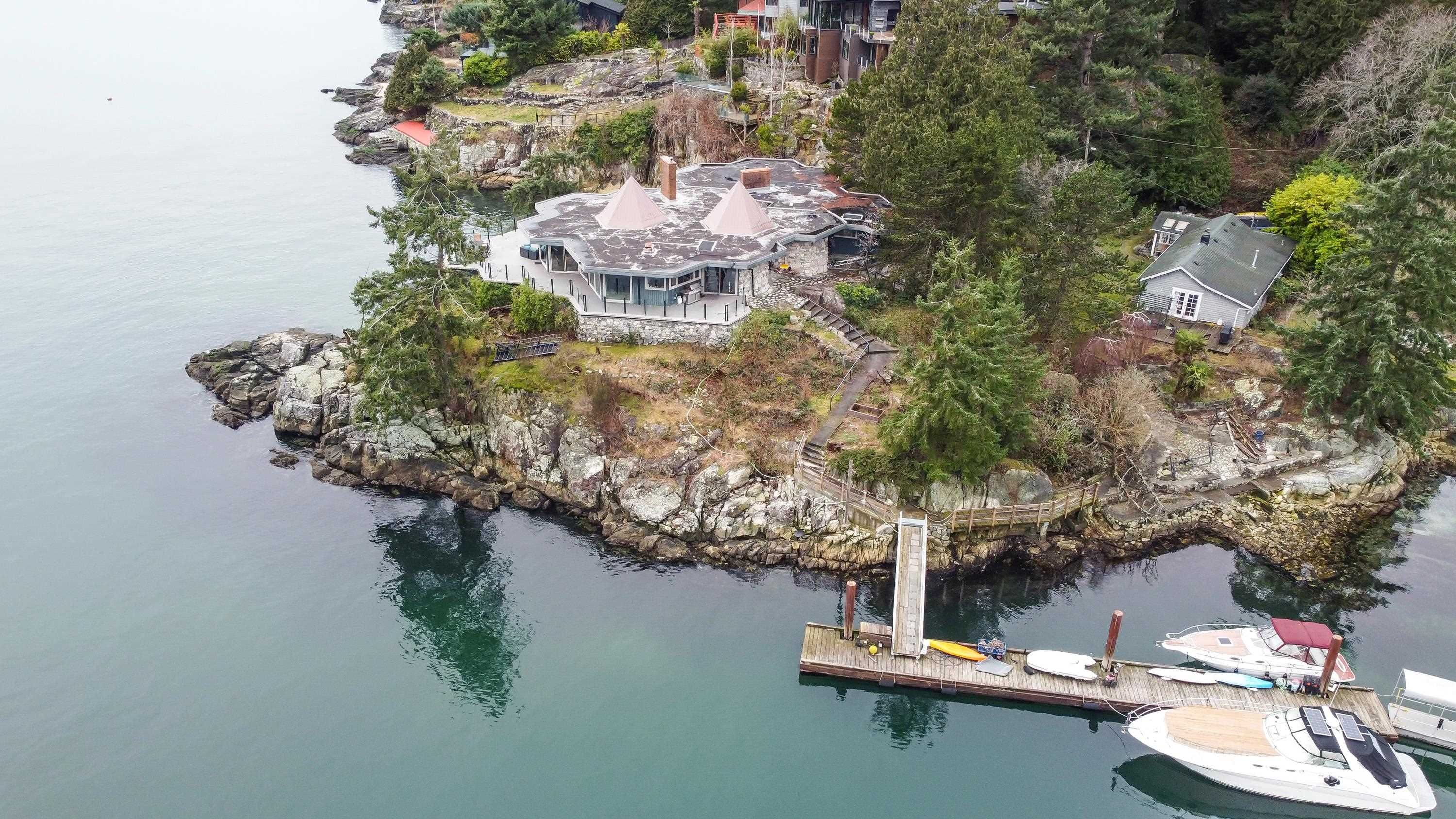 Main Photo: 5806 EAGLE Island in West Vancouver: Eagle Harbour House for sale in "EAGLE ISLAND" : MLS®# R2715436