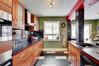 Photo 7: 49 MEADOWVIEW RD SW in Calgary: Meadowlark Park House for sale : MLS®# C4104032