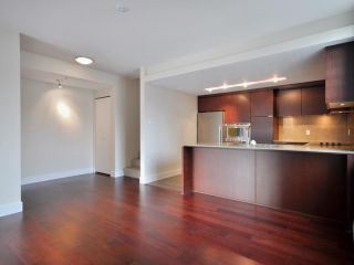 Photo 4: 1329 CIVIC PLACE MEWS in North Vancouver: Central Lonsdale Townhouse for sale : MLS®# R2114138