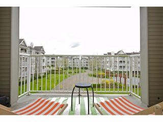 Photo 4: 202 20896 57TH Avenue in Langley: Langley City Condo for sale in "Bayberry Lane" : MLS®# F1308924