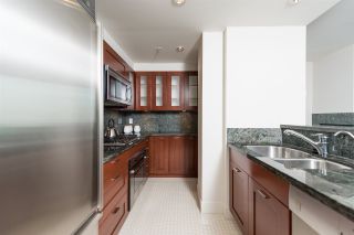 Photo 15: 807 590 NICOLA Street in Vancouver: Coal Harbour Condo for sale in "Cascina" (Vancouver West)  : MLS®# R2053139