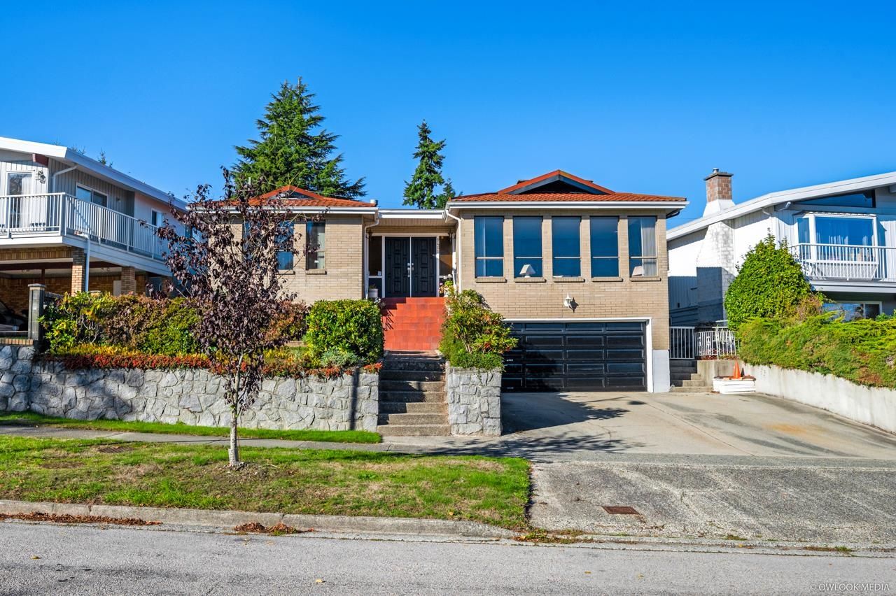 Main Photo: 2455 ANCASTER Crescent in Vancouver: Fraserview VE House for sale (Vancouver East)  : MLS®# R2635031