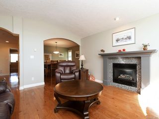 Photo 4: 760 E VIADUCT Ave in Saanich: SW Royal Oak House for sale (Saanich West)  : MLS®# 813695