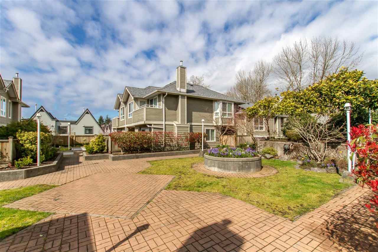 Main Photo: 4 849 TOBRUCK Avenue in North Vancouver: Mosquito Creek Townhouse for sale in "Garden Terrace" : MLS®# R2449019