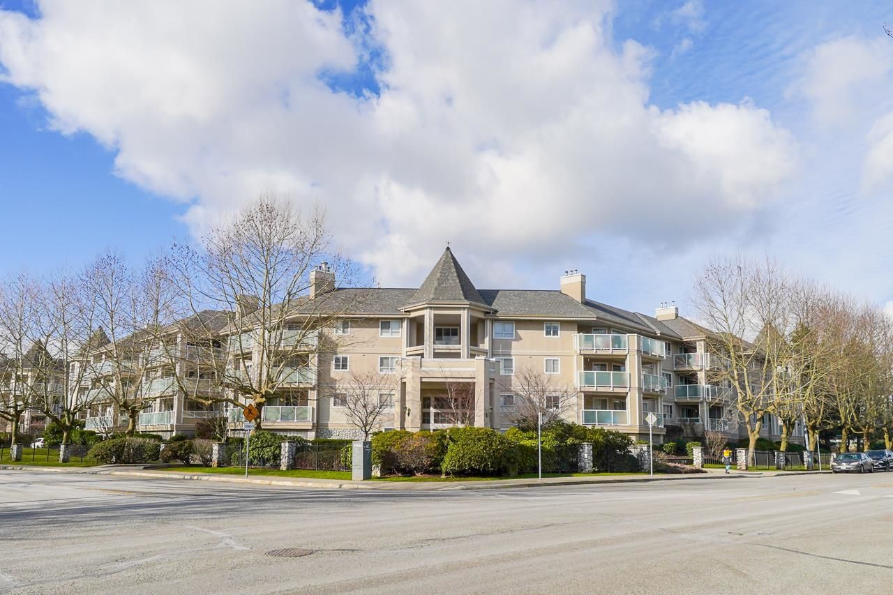 Main Photo: 309 20145 55A Avenue in Langley: Langley City Condo for sale in "Blackberry Lane III" : MLS®# R2648703