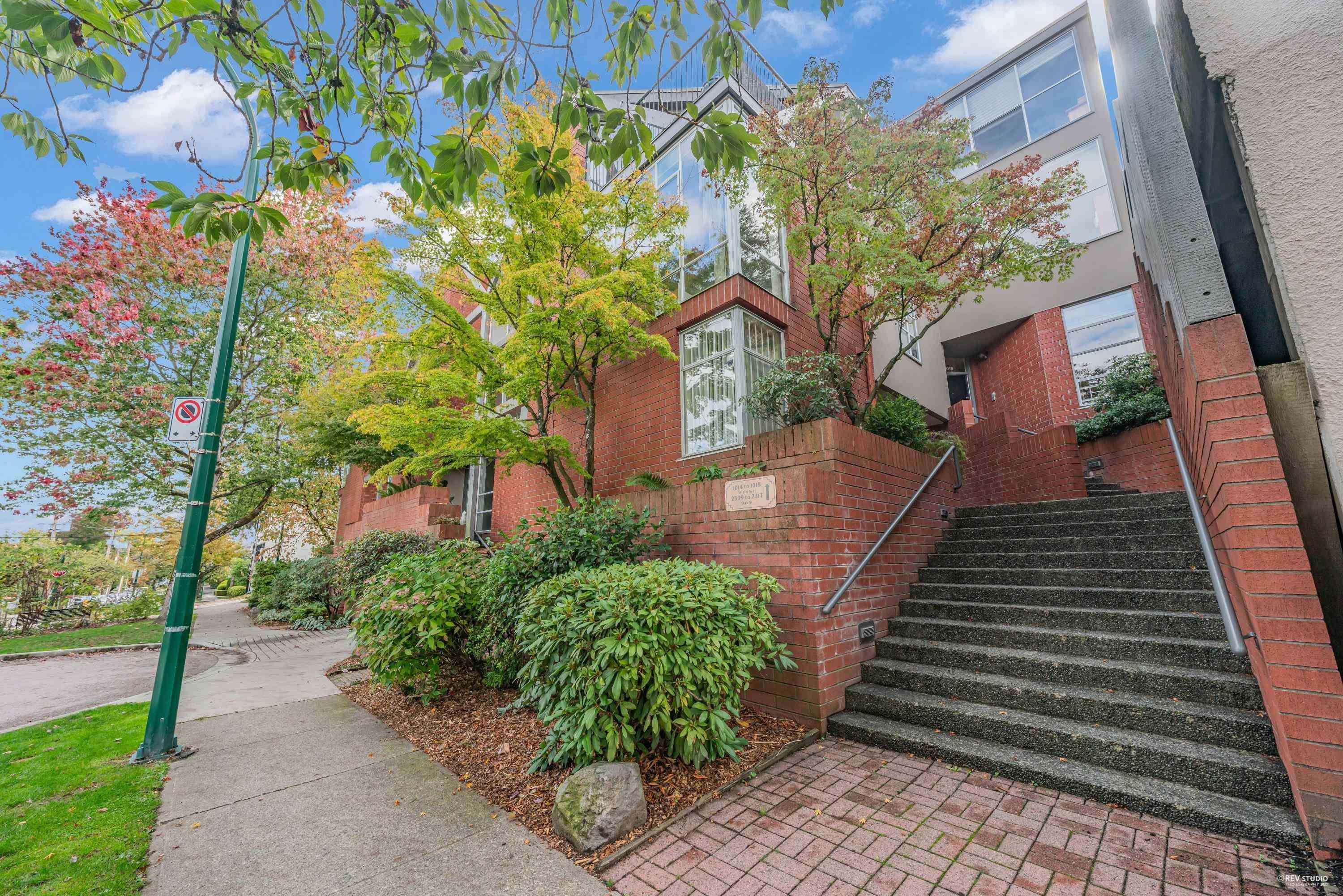 Main Photo: 1014 W 7TH Avenue in Vancouver: Fairview VW Townhouse for sale in "Oakview Terrace" (Vancouver West)  : MLS®# R2823643