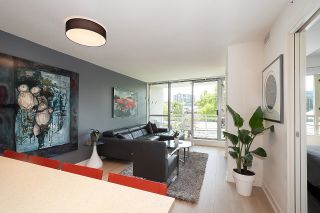 Photo 3: 429 2008 PINE Street in Vancouver: False Creek Condo for sale (Vancouver West)  : MLS®# R2699153