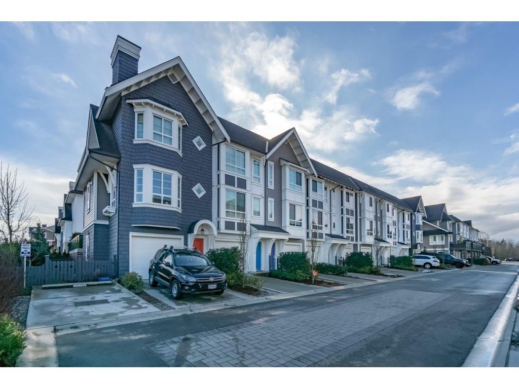 Main Photo: 71 8438 207A Street in Langley: Willoughby Heights Townhouse for sale in "York by Mosaic" : MLS®# R2244503