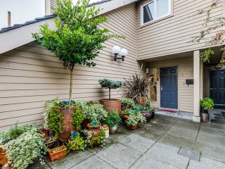 Photo 1: 1 230 W 15TH STREET in : Central Lonsdale Townhouse for sale : MLS®# R2029945
