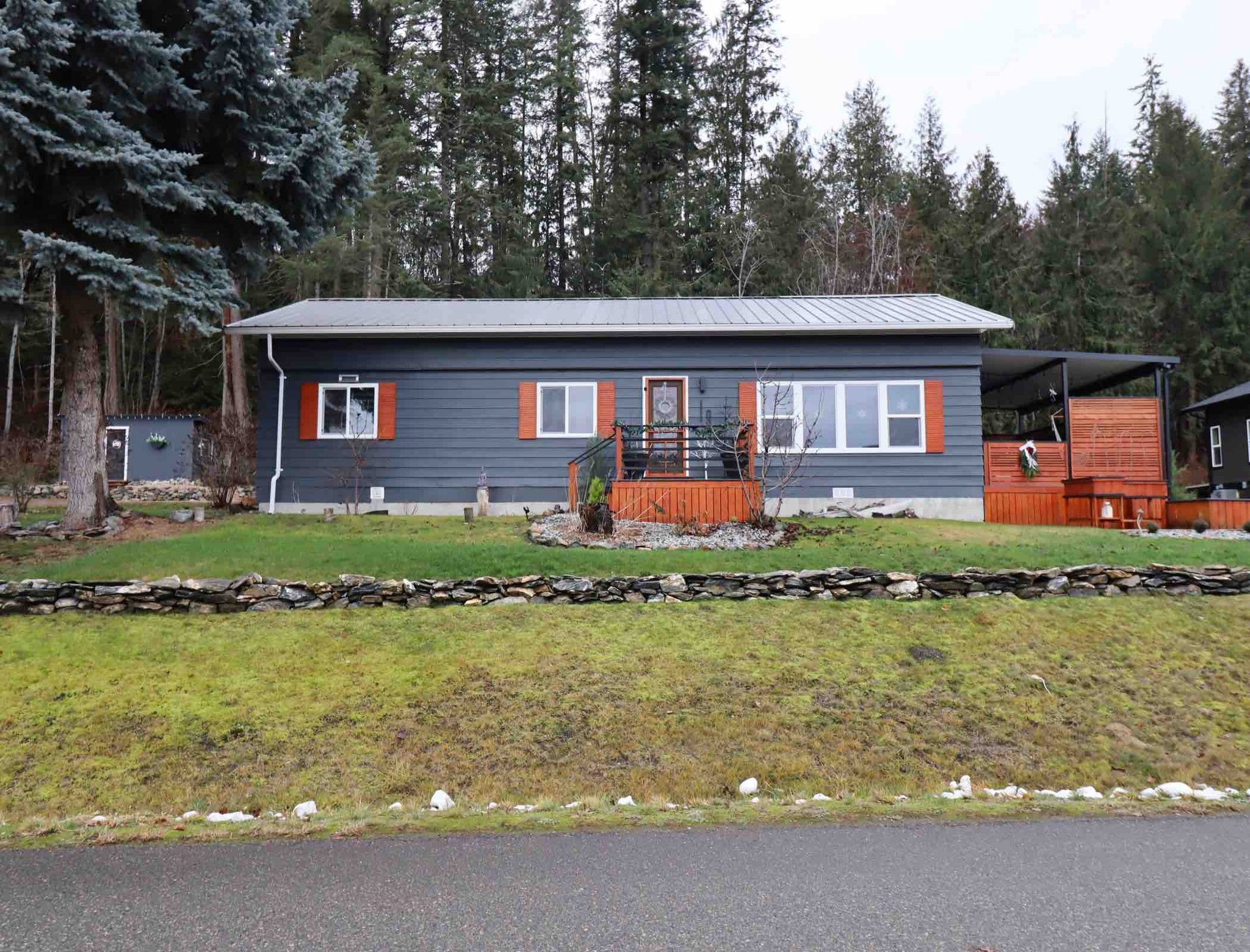 Main Photo: 16 1171 Dieppe Road: Sorrento House for sale (South Shuswap)  : MLS®# 10301482