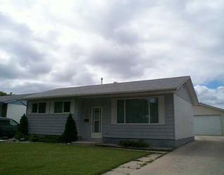 Photo 1: 162 RAVENHILL Road in Winnipeg: East Kildonan Single Family Detached for sale (North East Winnipeg)  : MLS®# 2511318