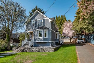 Main Photo: 124 W QUEENS Road in North Vancouver: Upper Lonsdale House for sale : MLS®# R2781795