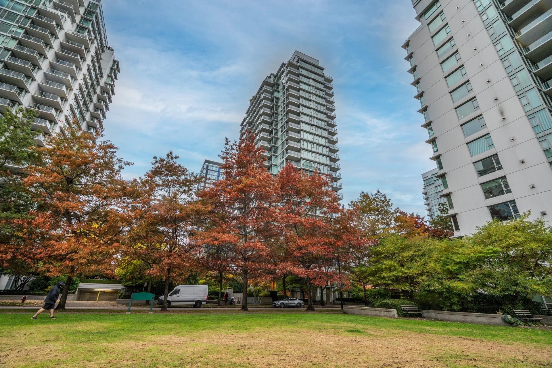 Main Photo: 803 1710 BAYSHORE Drive in Vancouver: Coal Harbour Condo for sale (Vancouver West)  : MLS®# R2737259