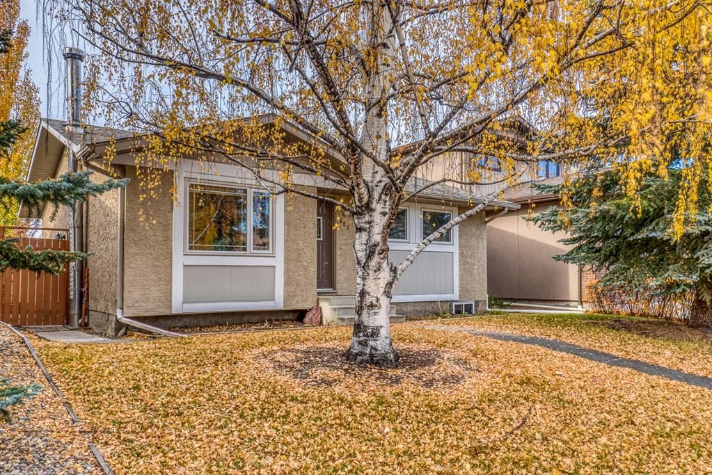 Main Photo: 488 Bracewood Crescent SW in Calgary: Braeside Detached for sale : MLS®# A1156081