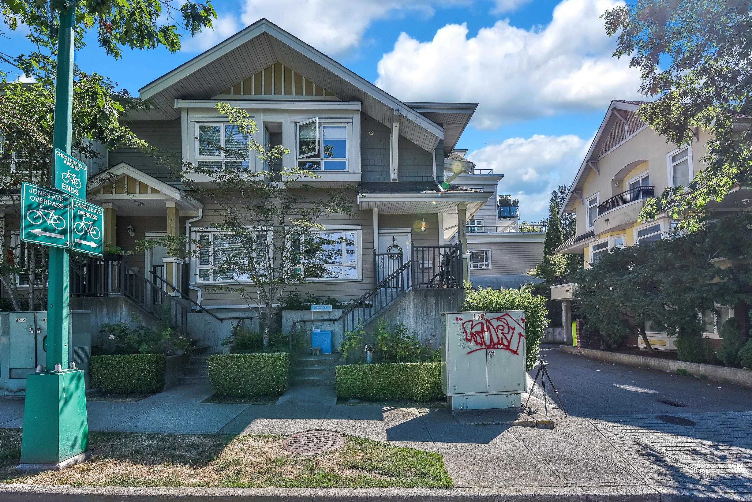 Main Photo: 2280 CHESTERFIELD Avenue in North Vancouver: Central Lonsdale Townhouse for sale : MLS®# R2717427