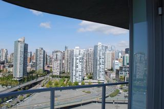 Photo 3: 2306 918 COOPERAGE Way in Vancouver: False Creek North Condo for sale (Vancouver West)  : MLS®# V854637