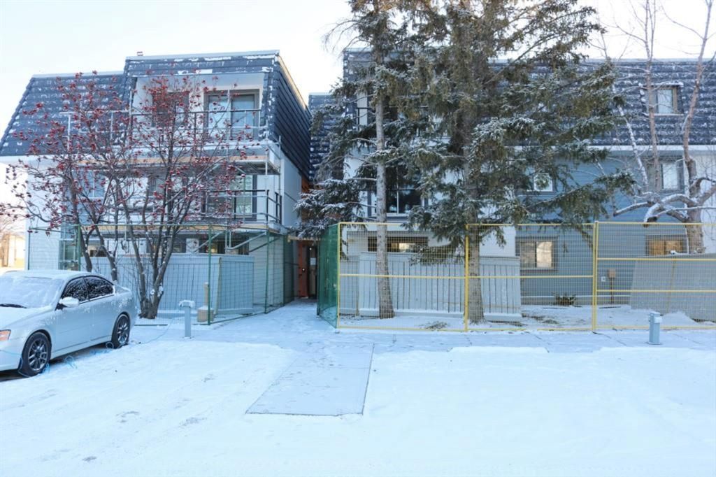 Main Photo: 2105 3115 51 Street SW in Calgary: Glenbrook Apartment for sale : MLS®# A1177294