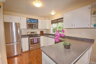 Photo 5: 1057 Tulip Ave in VICTORIA: SW Strawberry Vale House for sale (Saanich West)  : MLS®# 762592