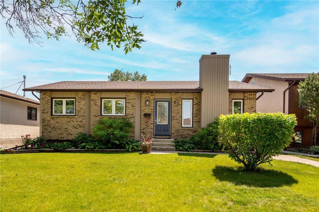 Main Photo: Beautifully landscaped & updated BNG in Winnipeg: 3K House for sale (Mission Gardens) 