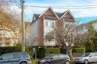 Photo 2: 4 1521 Belcher Ave in Victoria: Vi Jubilee Row/Townhouse for sale : MLS®# 921448
