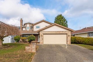 Photo 1: 2719 GOLDSTREAM Crescent in Coquitlam: Coquitlam East House for sale : MLS®# R2770898