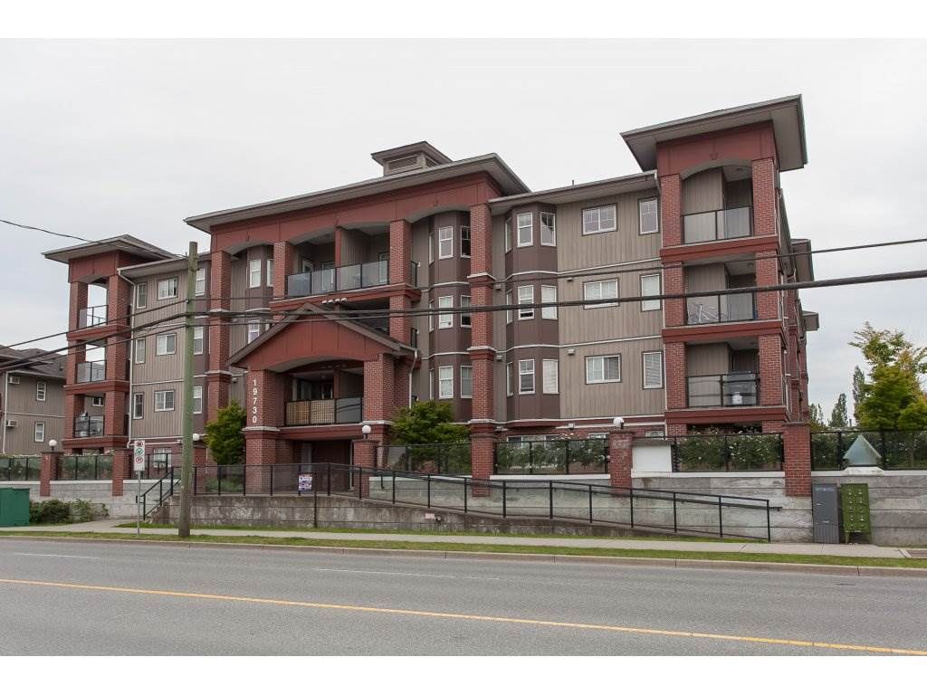 Main Photo: 402 19730 56 Avenue in Langley: Langley City Condo for sale in "Madison Place" : MLS®# R2178956