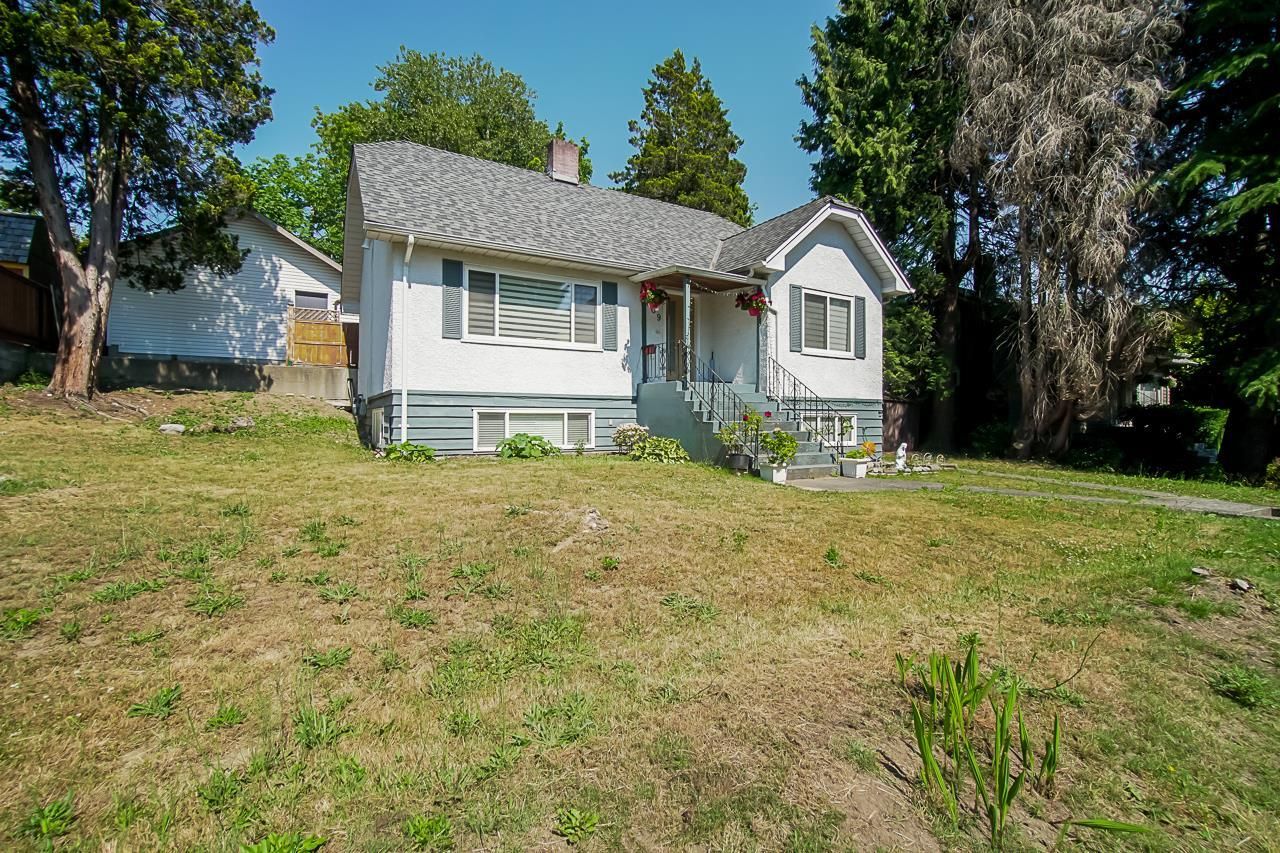 Main Photo: 809 SANGSTER Place in New Westminster: The Heights NW House for sale : MLS®# R2599541