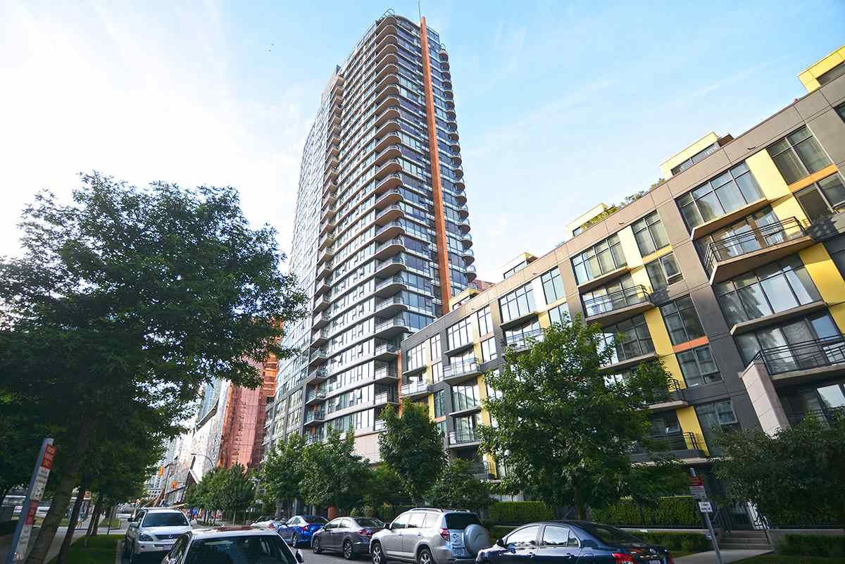 Main Photo: 801 33 SMITHE Street in Vancouver: Yaletown Condo for sale in "COOPERS LOOKOUT" (Vancouver West)  : MLS®# R2448170