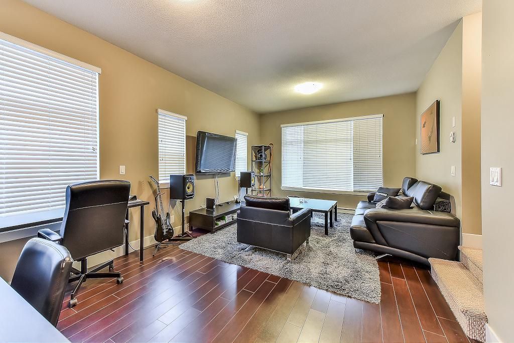 Photo 7: Photos: 33 15933 86A Avenue in Surrey: Fleetwood Tynehead Townhouse for sale in "SERENITY GARDENS" : MLS®# R2247374