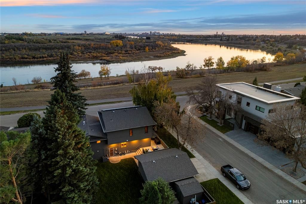Main Photo: 502 Sturgeon Drive in Saskatoon: River Heights SA Residential for sale : MLS®# SK946638