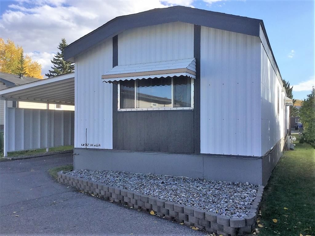 Main Photo: 207 3223 83 Street NW in Calgary: Greenwood/Greenbriar Mobile for sale : MLS®# A1150288