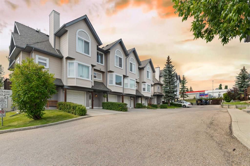 Main Photo: 41 Sandarac Villas NW in Calgary: Sandstone Valley Row/Townhouse for sale : MLS®# A2072802