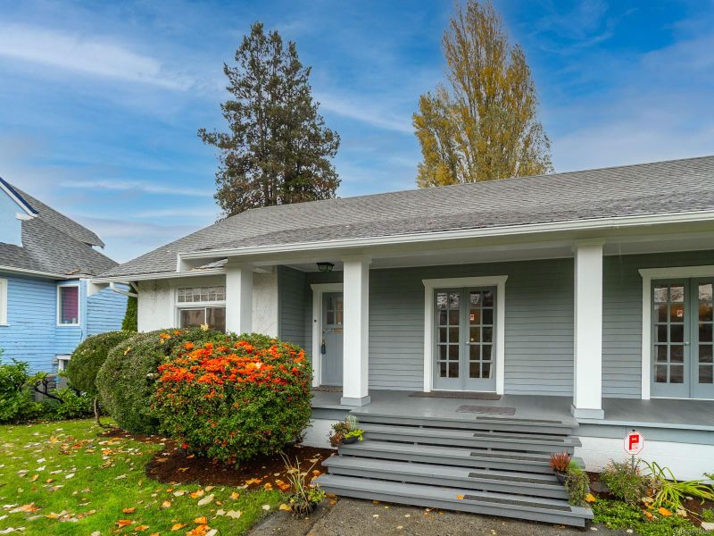 FEATURED LISTING: 260 Stewart Ave Nanaimo