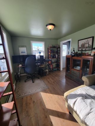 Photo 11: 10 Beatrice Street in Louisbourg: 206-Louisbourg Residential for sale (Cape Breton)  : MLS®# 202400985