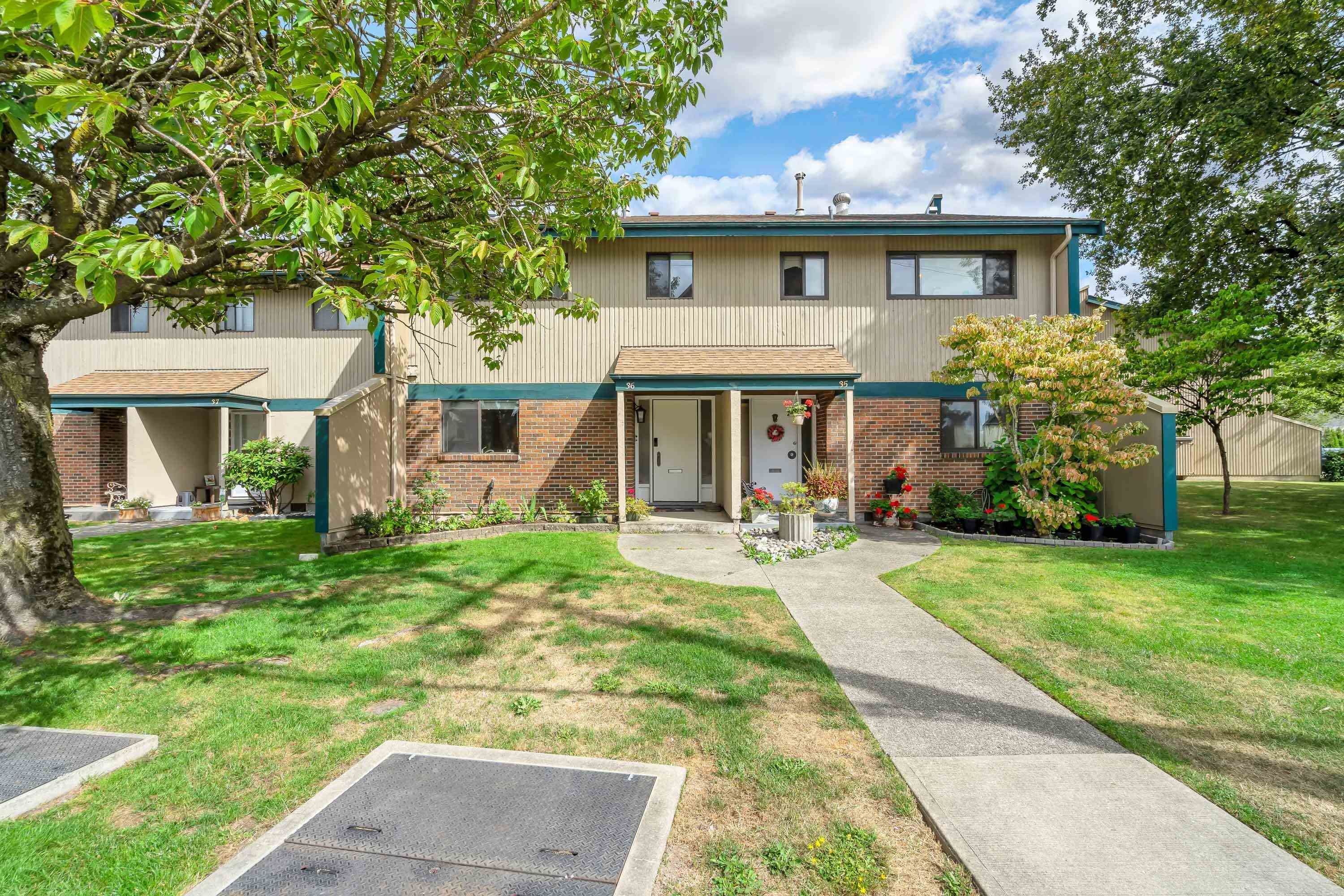 Main Photo: 36 5850 177B Street in Surrey: Cloverdale BC Townhouse for sale in "Dogwood Gardens" (Cloverdale)  : MLS®# R2613393