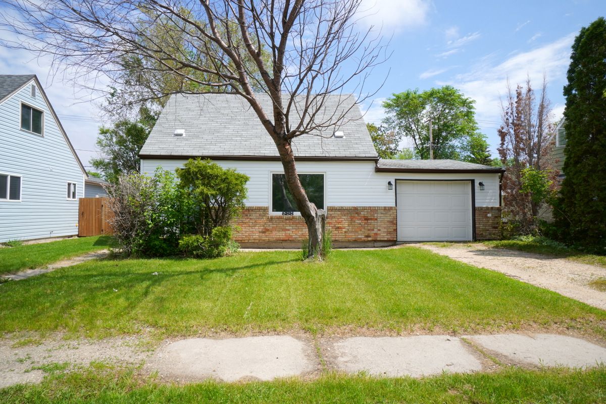 Main Photo: 668 3rd  St NE in Portage la Prairie: House for sale : MLS®# 202213750