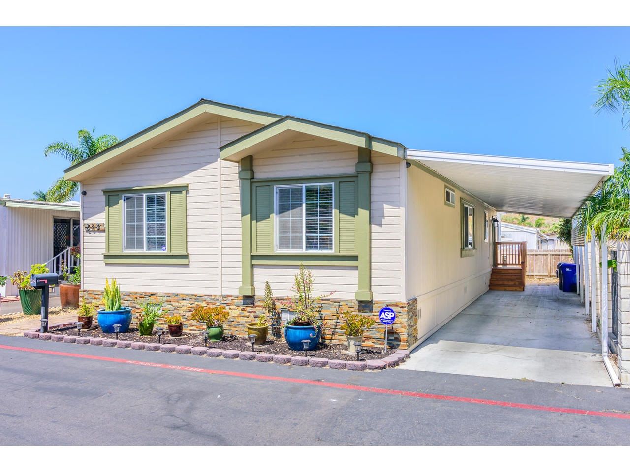 Main Photo: OCEANSIDE Manufactured Home for sale : 3 bedrooms : 288 Club Ln