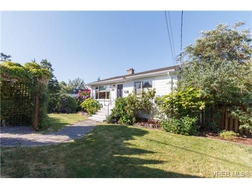Main Photo: VICTORIA + WEST SAANICH REAL ESTATE = TILLICUM HOME For Sale SOLD With Ann Watley